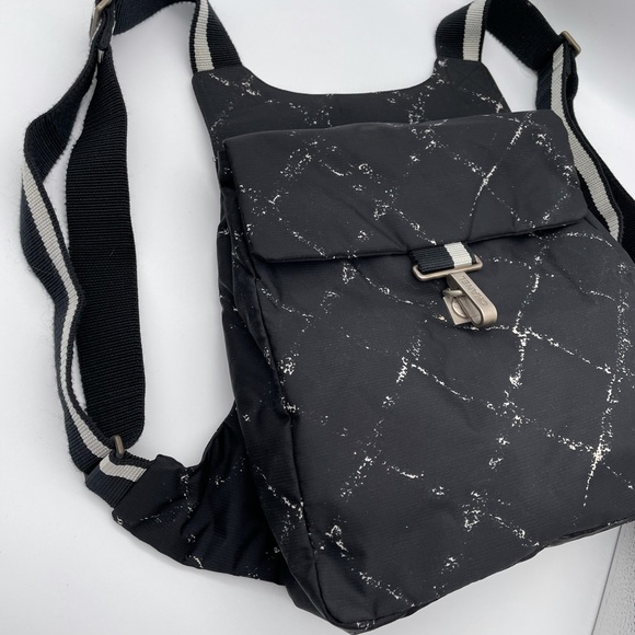 Chanel - Picture 4 of 13